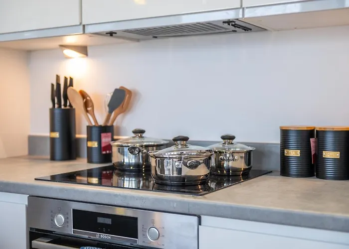 2 Bed - 5 Mins From Old Trafford