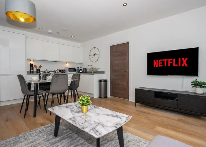 2 Bed - 5 Mins From Old Trafford